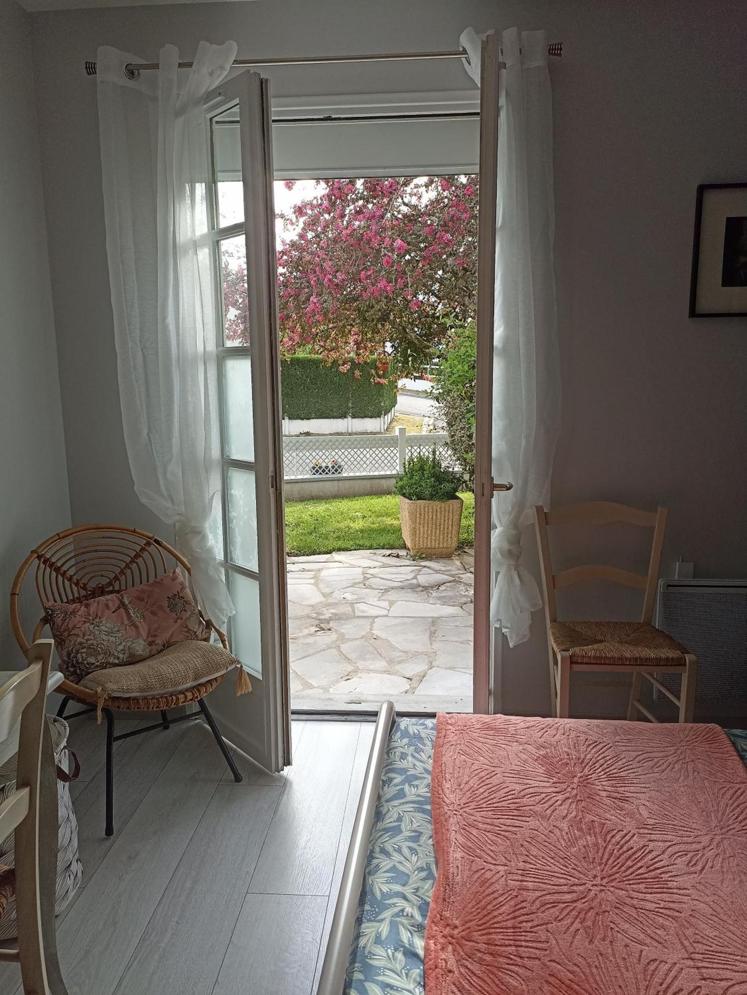 Entre 2 Chateaux Онзан Екстериор снимка