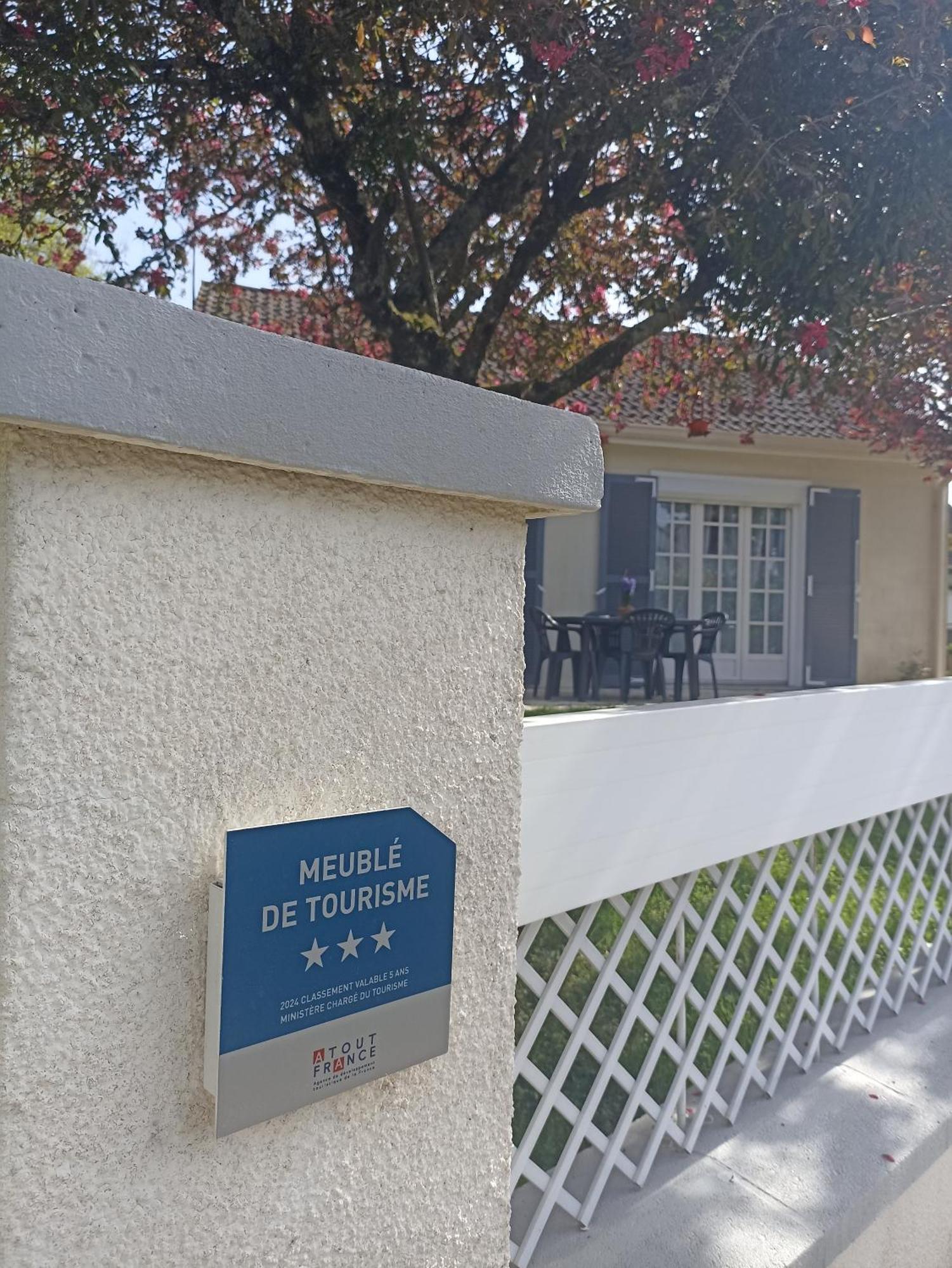 Entre 2 Chateaux Онзан Екстериор снимка
